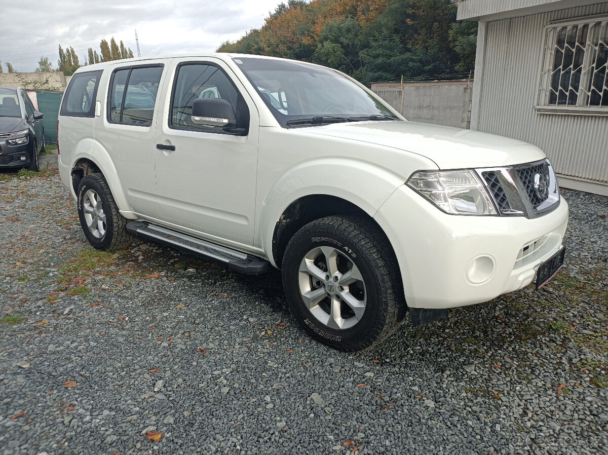 Nissan Pathfinder, 140kw,4x4,s.kniha,7míst.manuál