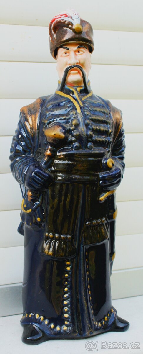 Figurální keramická lahev od alkoholu 1