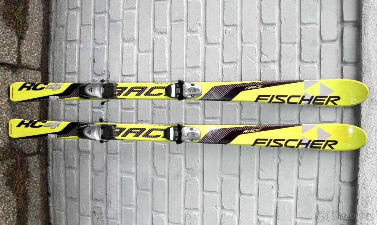 Carvingové lyže 160 cm Fischer, bezvadný stav.