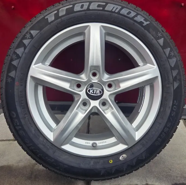 16"-NIKDY NEJETÁ ZIMNÍ OBUTÁ KOLA 5x114.3 KIA CEED