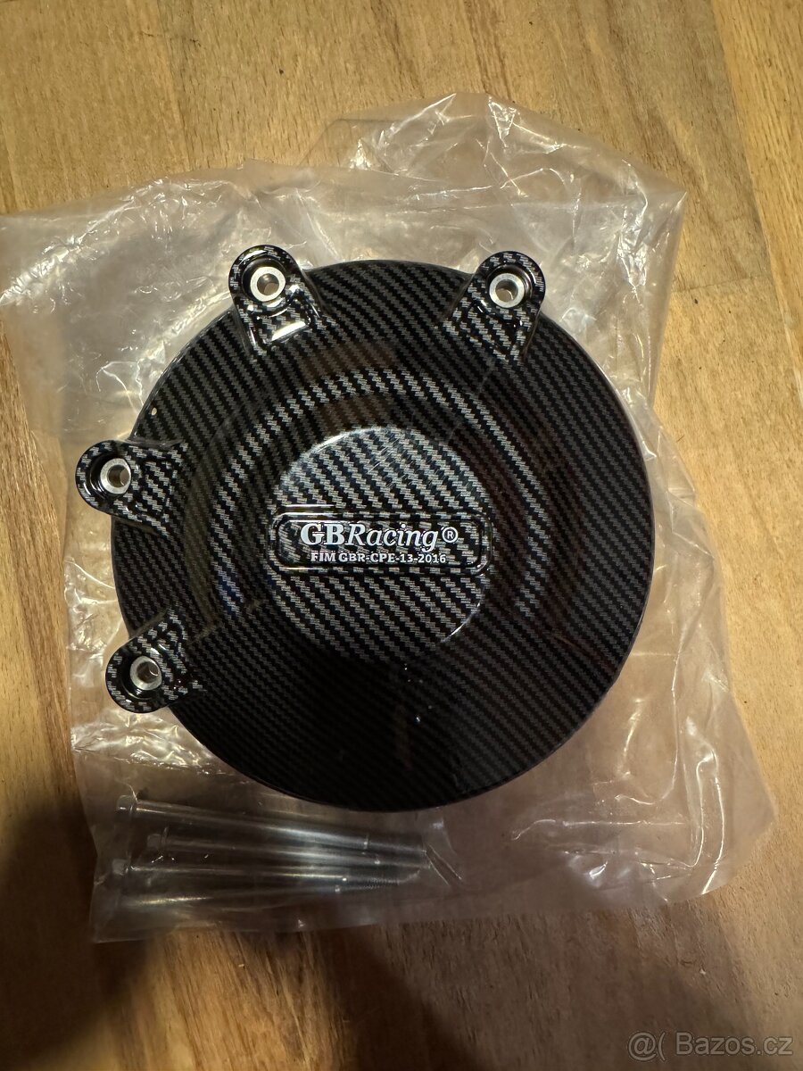 Kryt/protektor spojkového víka motoru na Ducati Monster