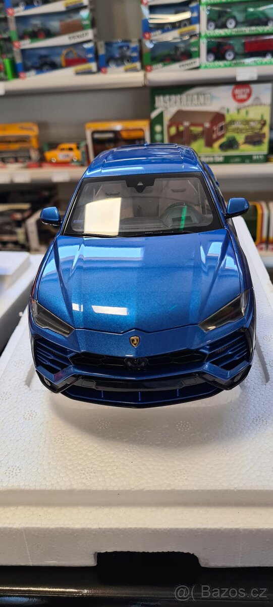 Modely autoart 1:18