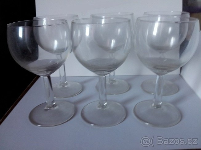 skleničky na víno nové