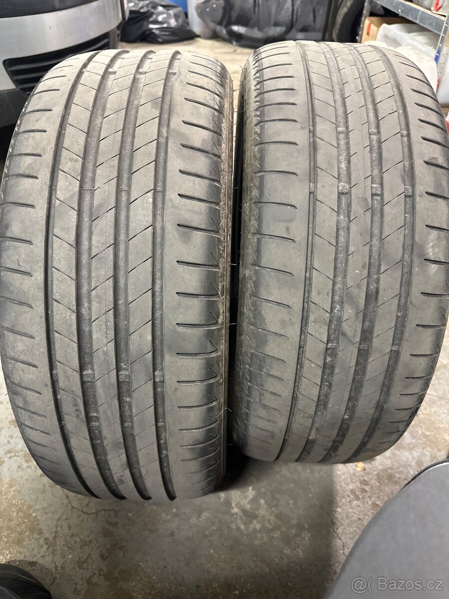 225/45R18