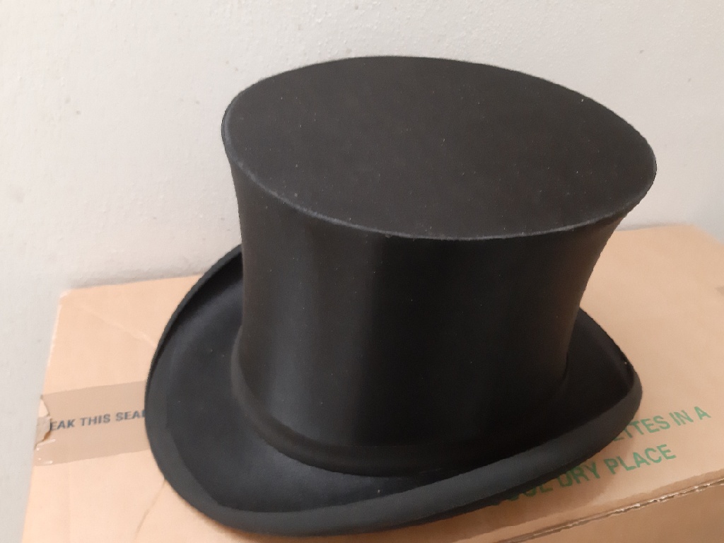 Starý  nenošený  klobouk vel. cca 58