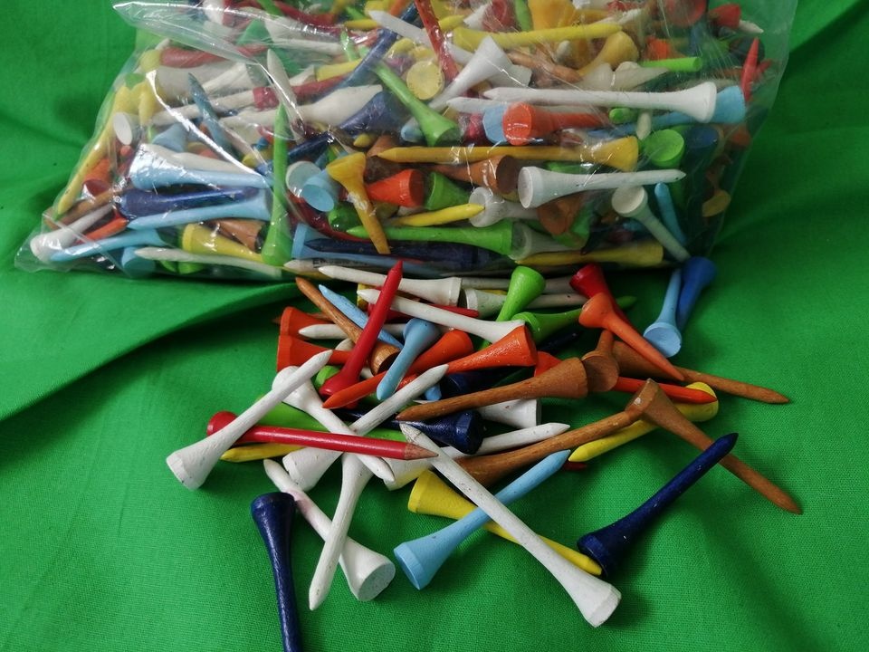 650 týček plus doplňky na golf