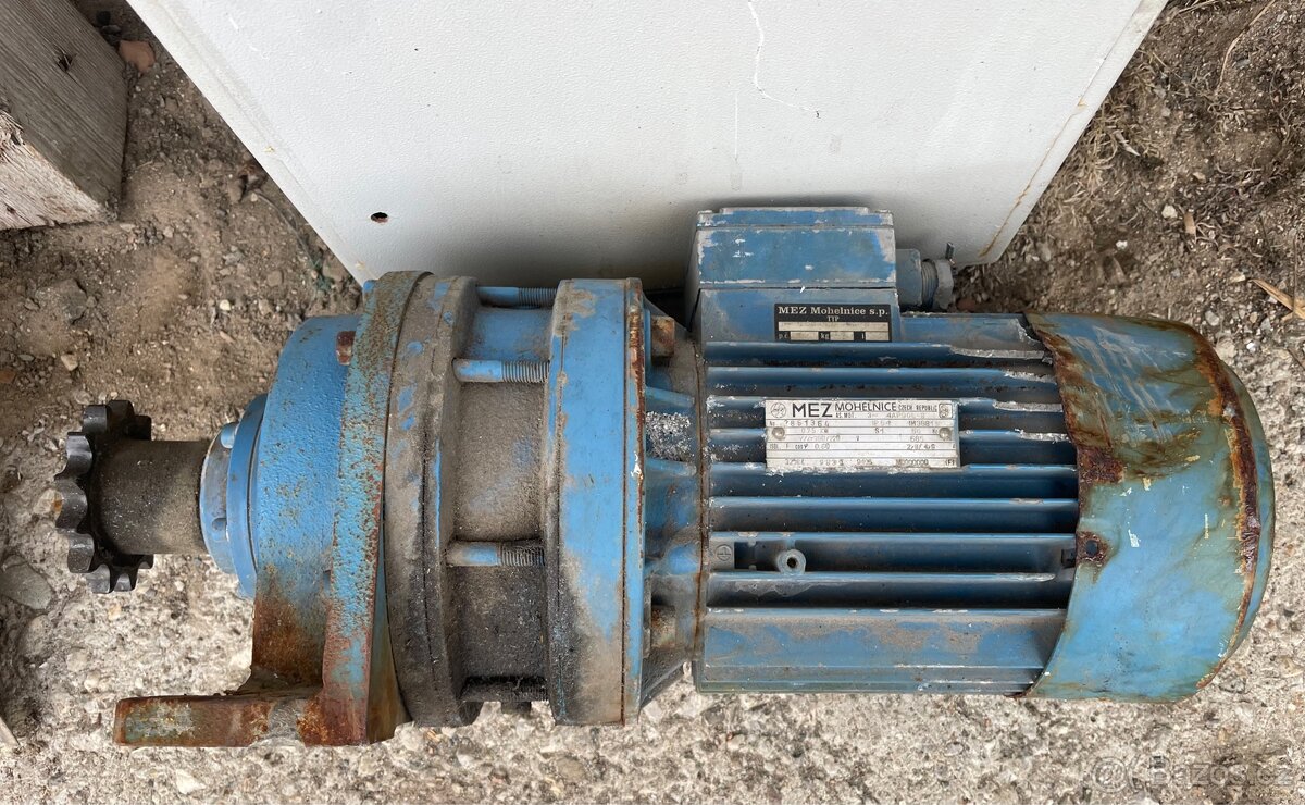elektromotor s převodovkou