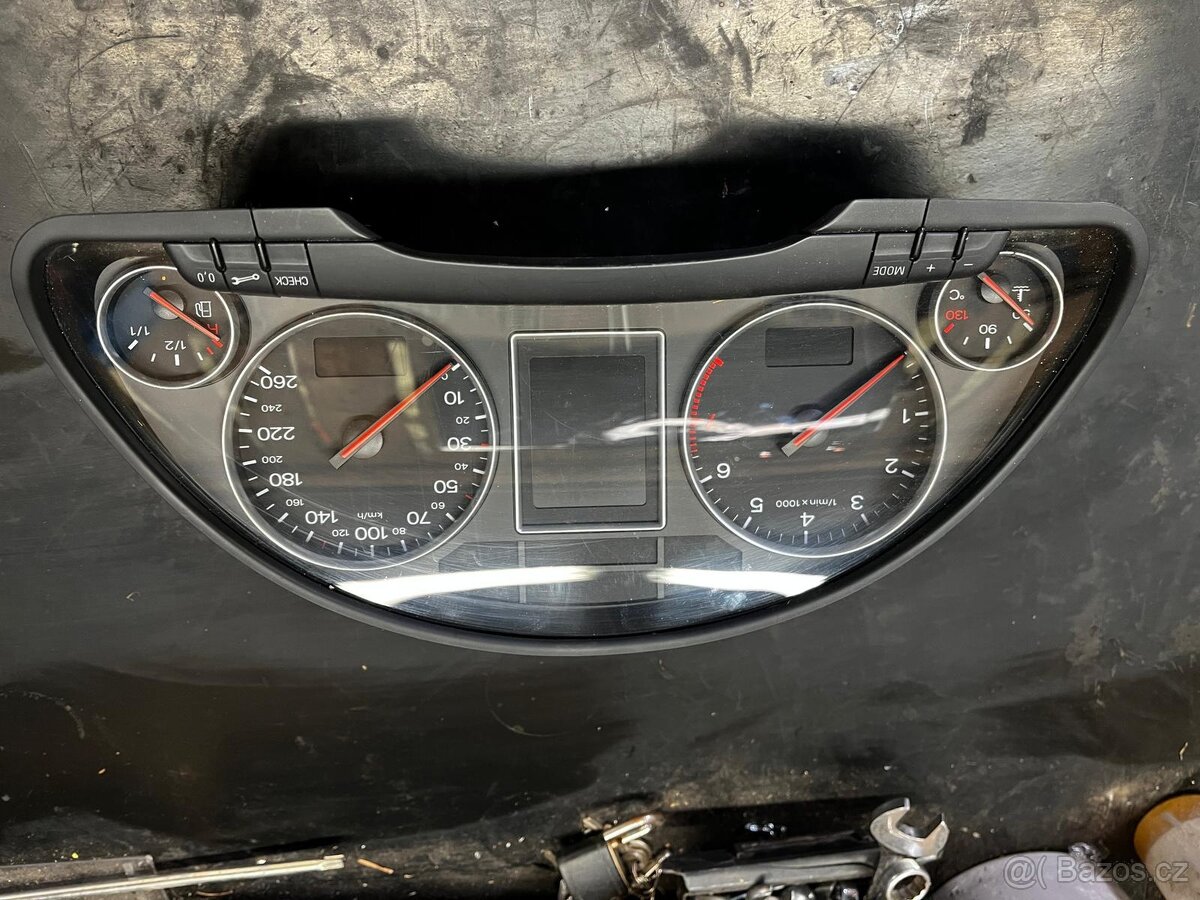 Budíky Audi A4 B6 B7