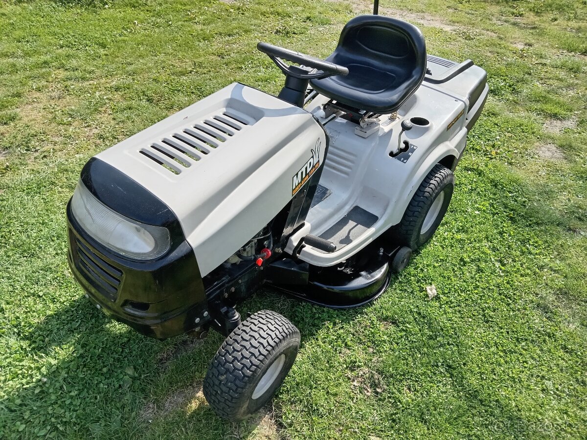 Prodám zahradní traktor MTD, rezervace do zítra dopoledne.