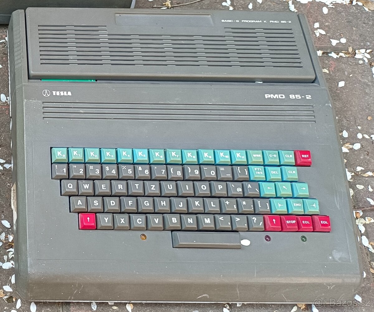historický počítač Tesla PMD 85-2 + basic G program