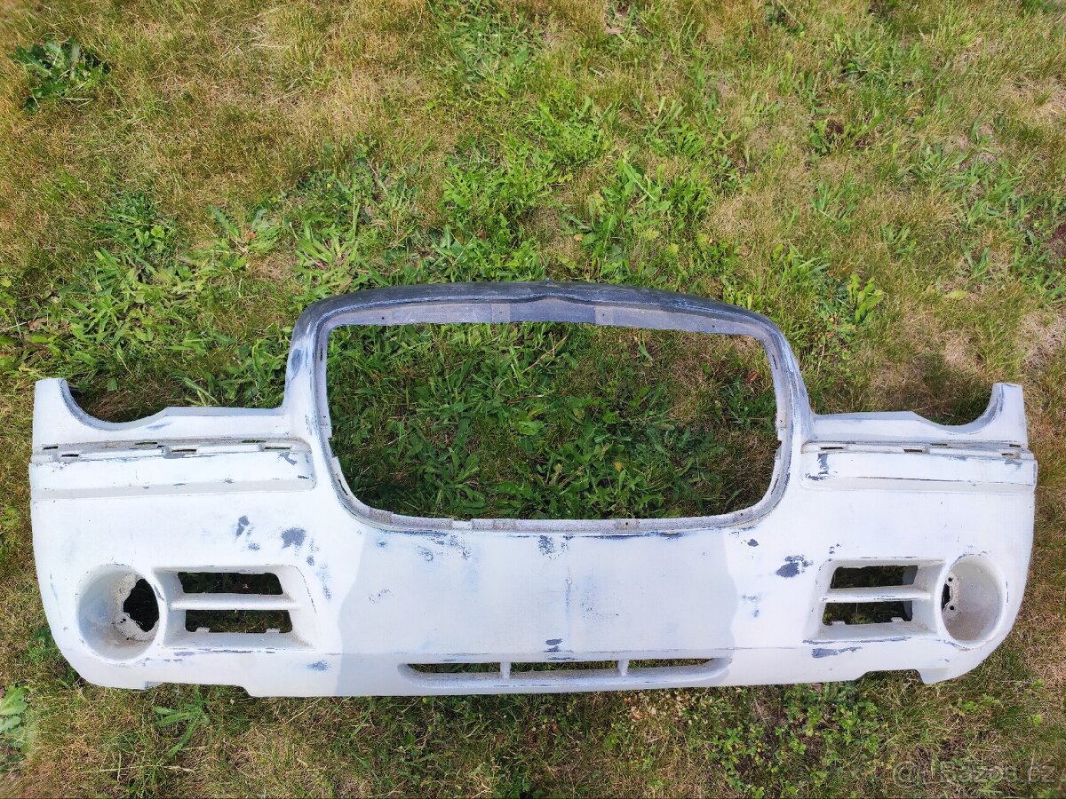 Přední nárazník Chrysler 300c