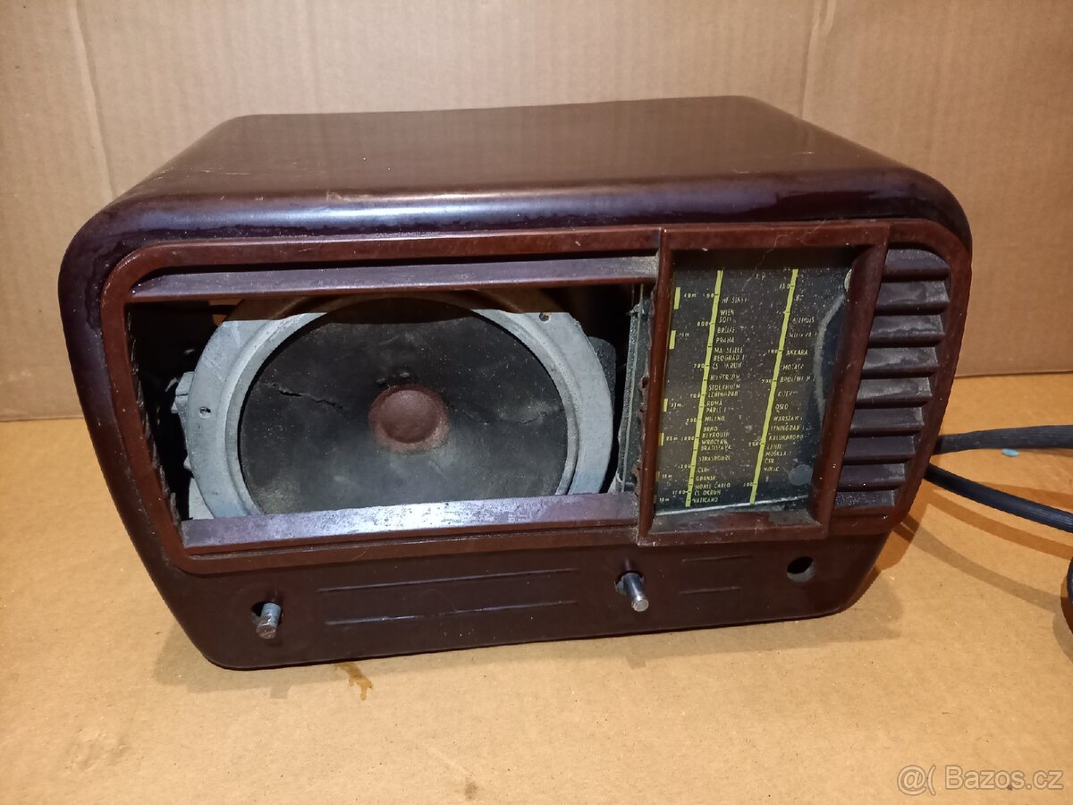 Rádio tesla Jiskra Pardubice bakelit