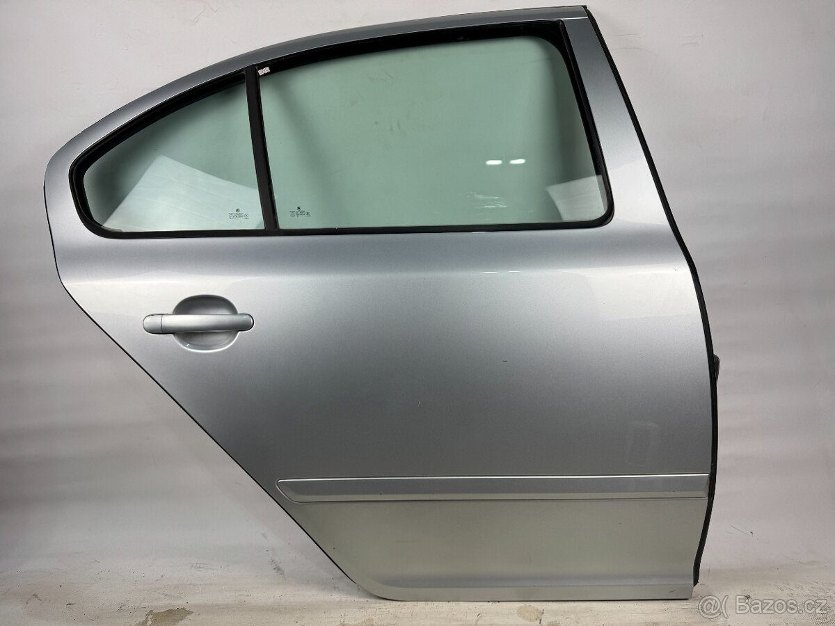 Dveře Škoda Octavia II liftback po FL, pravé zadní, LA7W