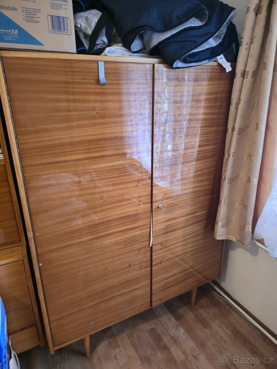 Skříň