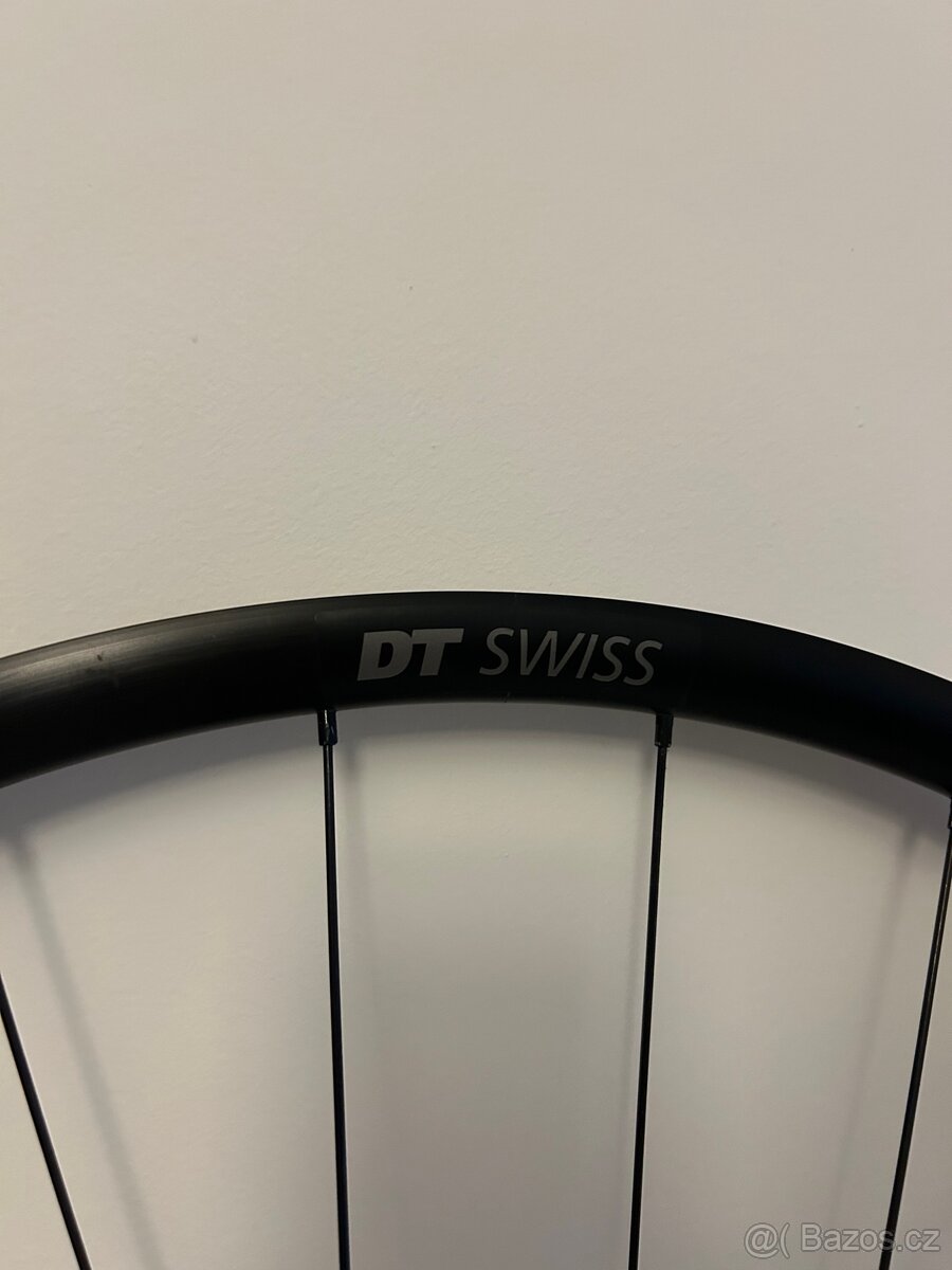 Zadní ráfek DT Swiss R470