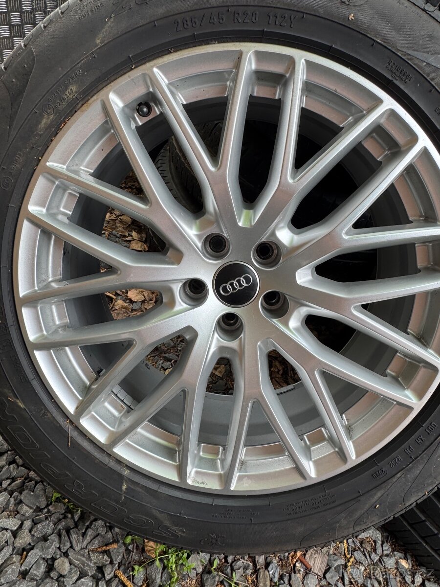 Audi Q7 285/45 r20,jako nová....