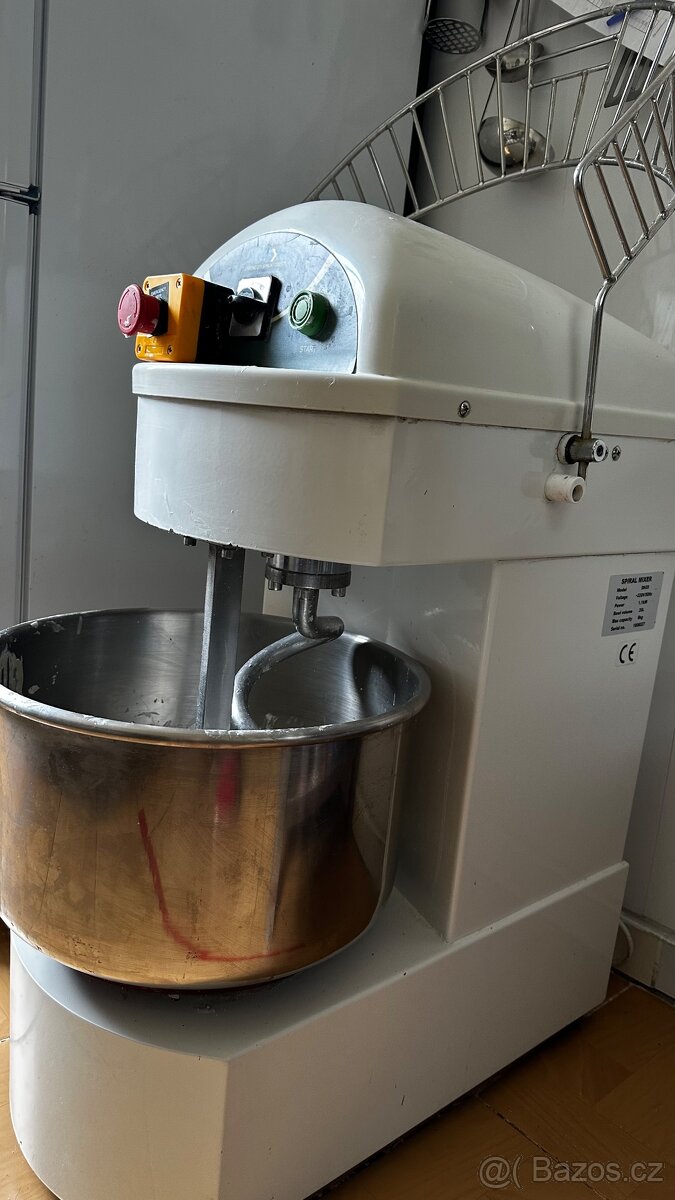 Hnětač těsta gastro a pizza pec