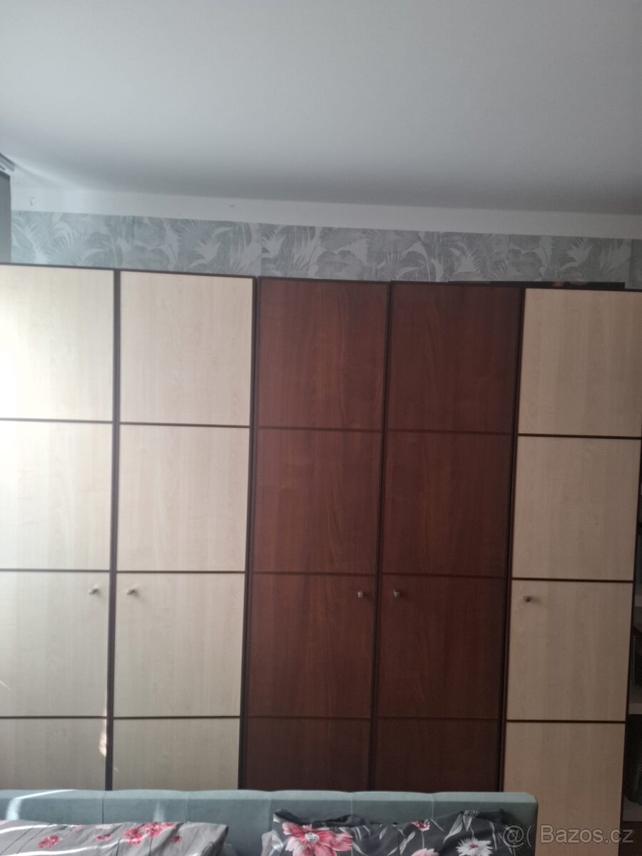 Šatní skříň 2,25x2 m