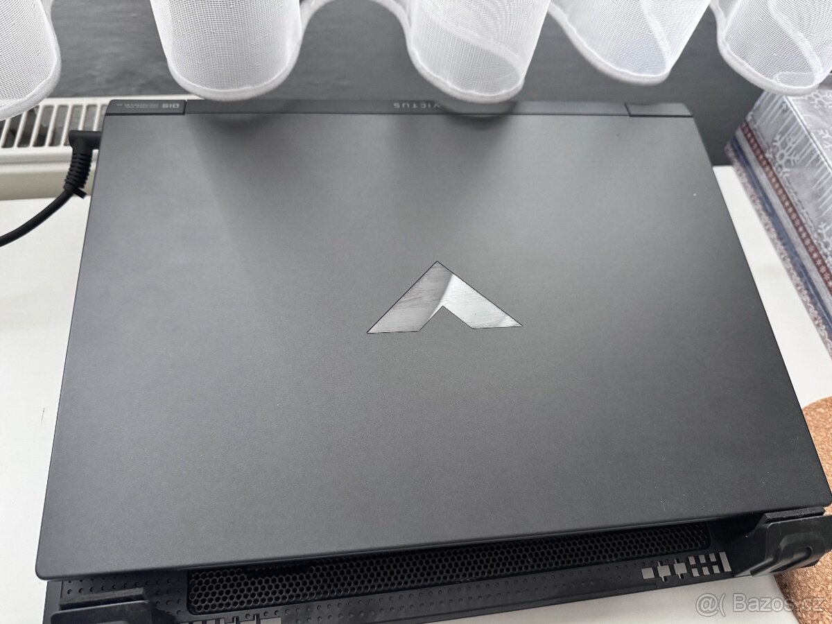 HP Victus