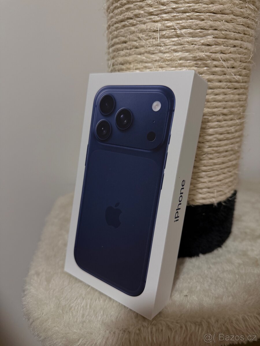 Apple iPhone 17 Pro 256GB modrý