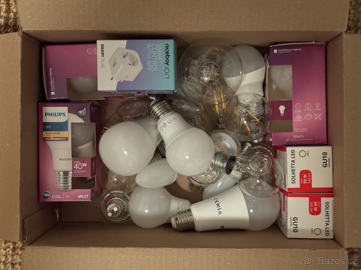 Krabice se žárovkami - všechny funkční, nové