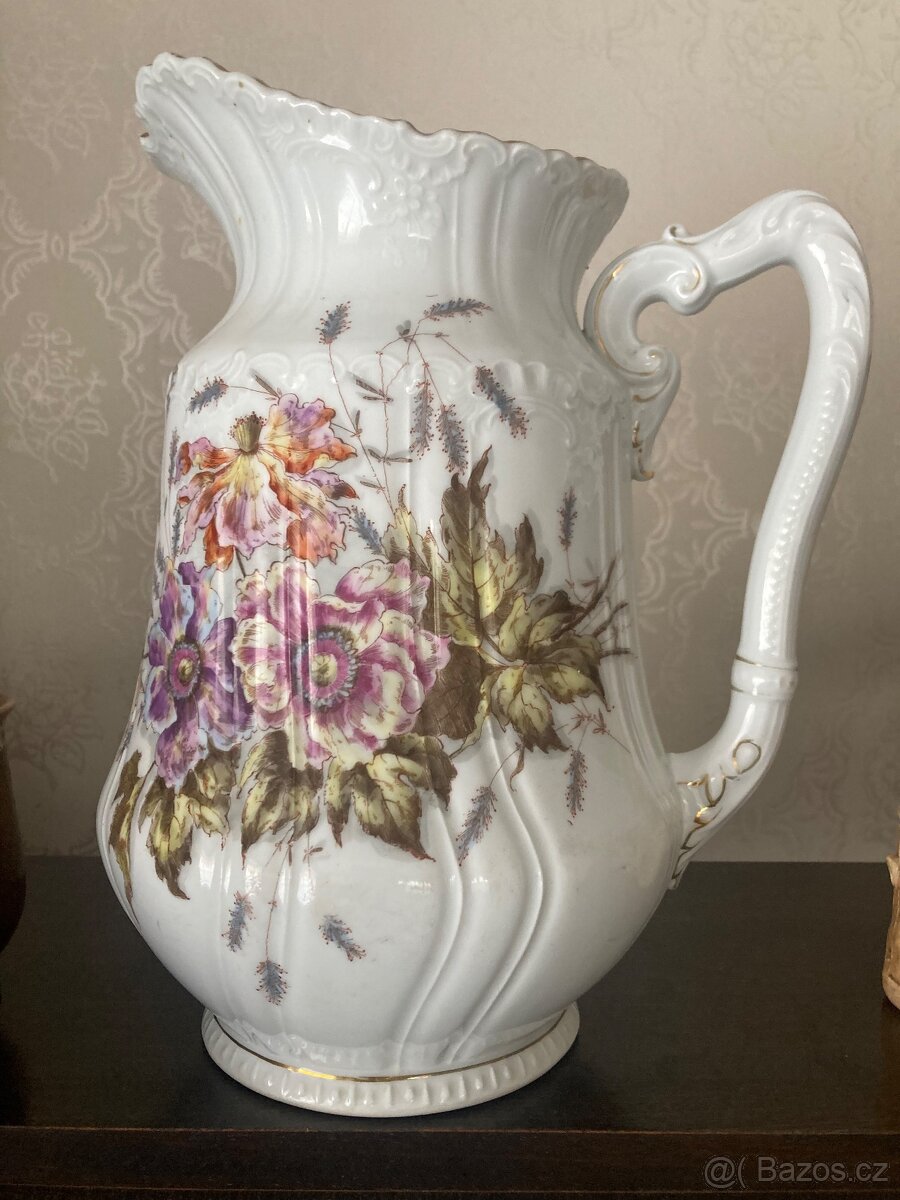 Porcelánový džbán