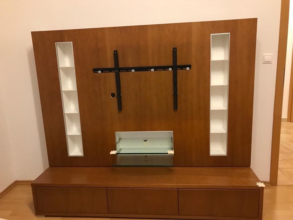 Tv stěna a konferenční stolek