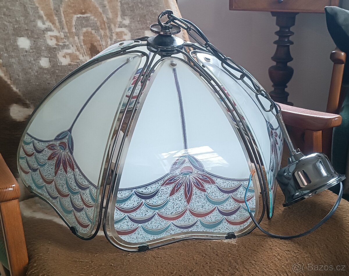 Lustr a stolní lampa