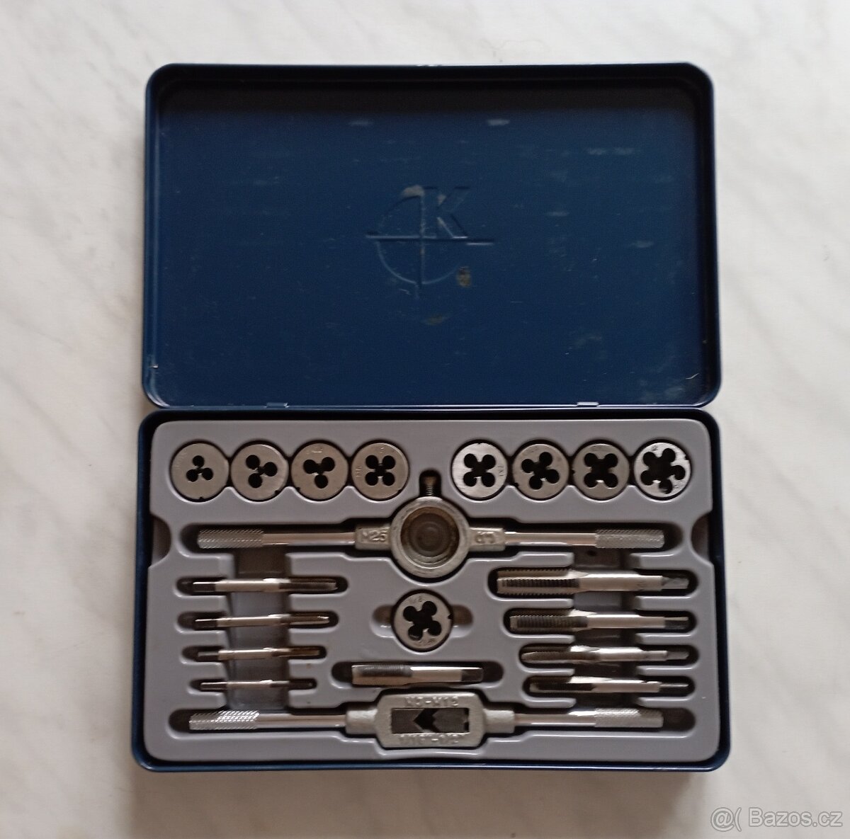 Sada závitníků a závitových oček