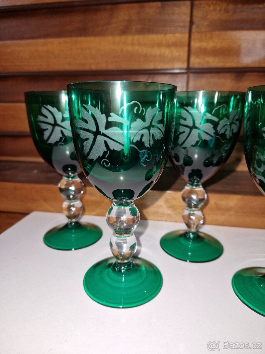 Sada zelených sklenic na víno, 5 ks