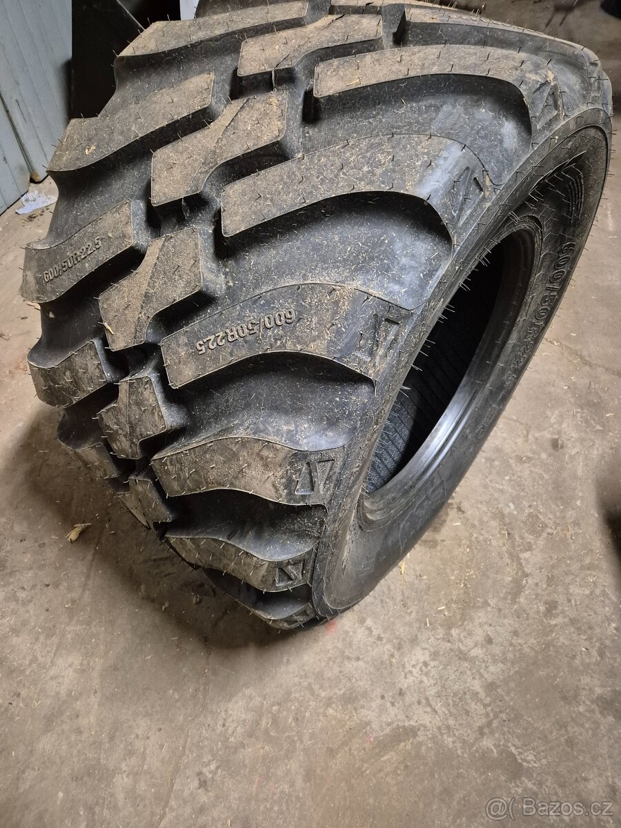 Pneu bkt 600 50 r 22.5