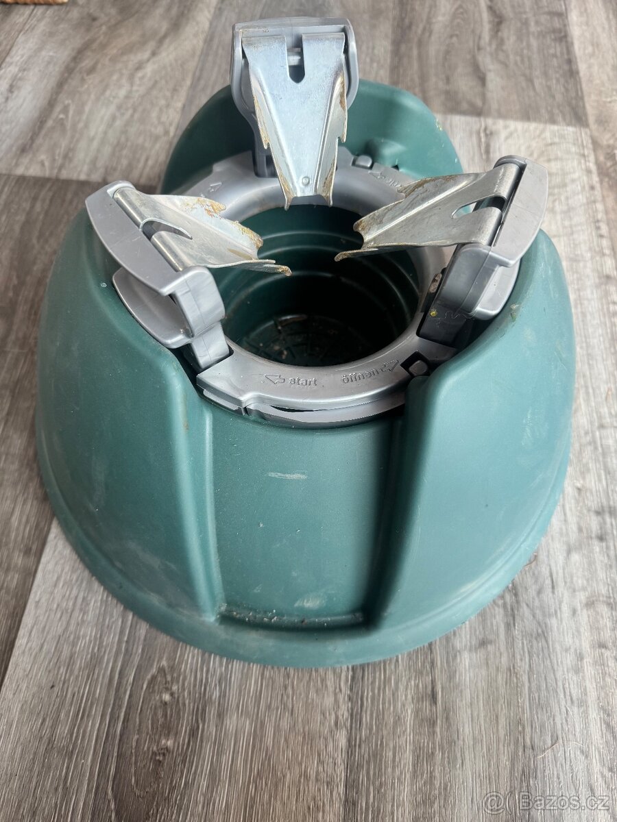 Stojan na vánoční stromek