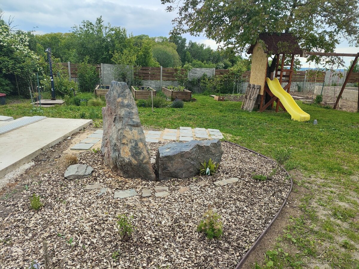 solitér kámen balvan