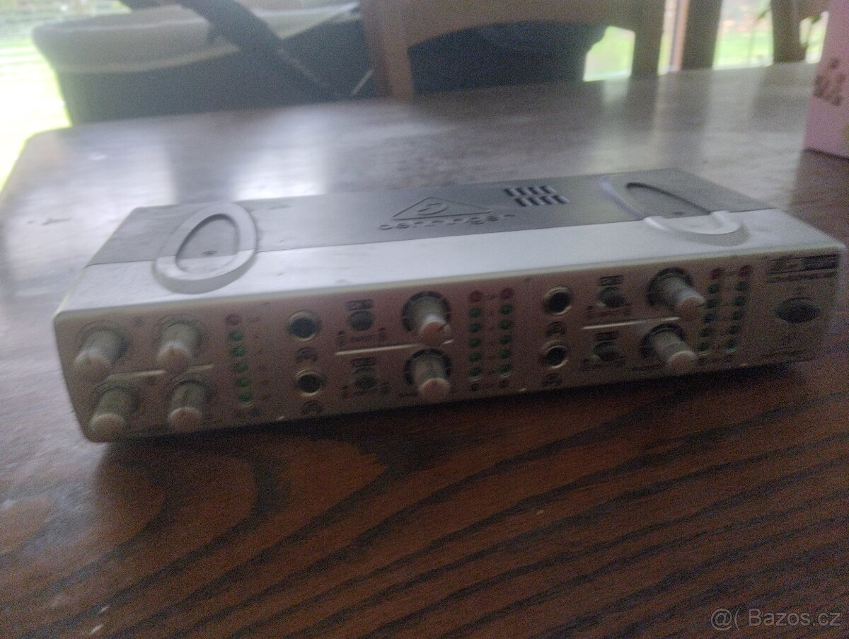 BEHRINGER AMP800