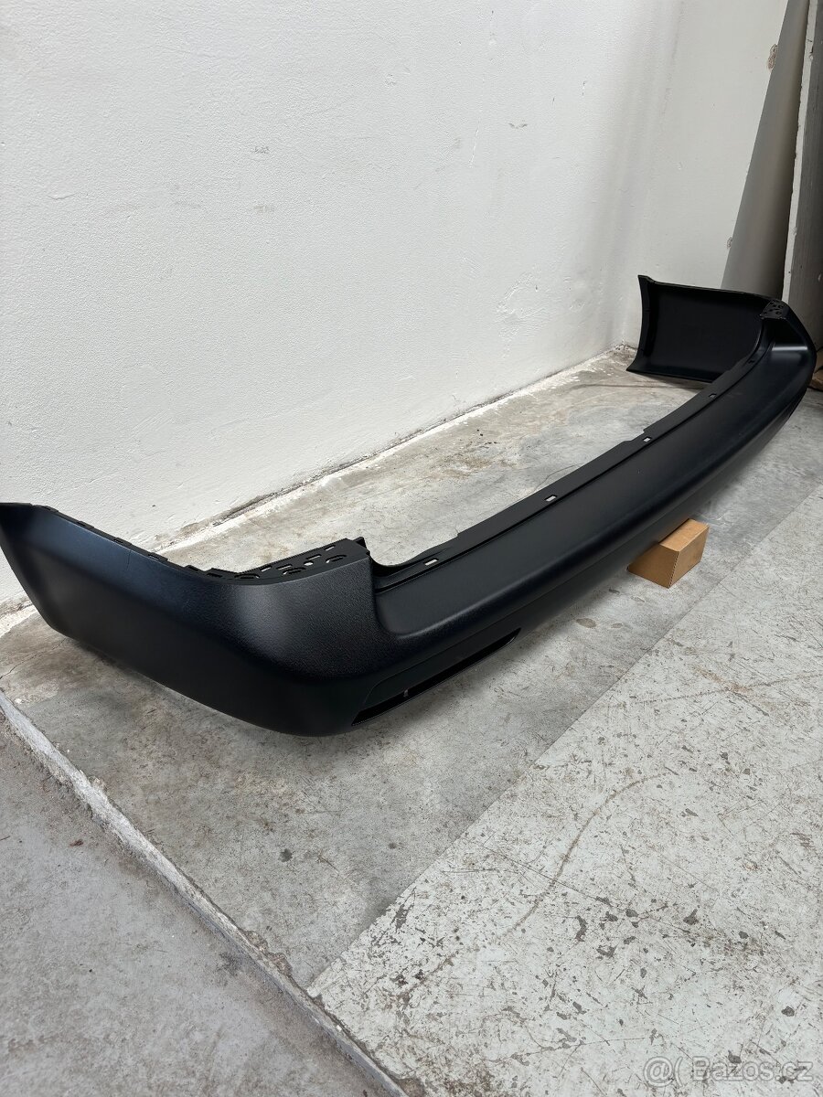 Nárazník zadní Vw T5 T5.1 T6 Černý plast Nepoužívaný Org.