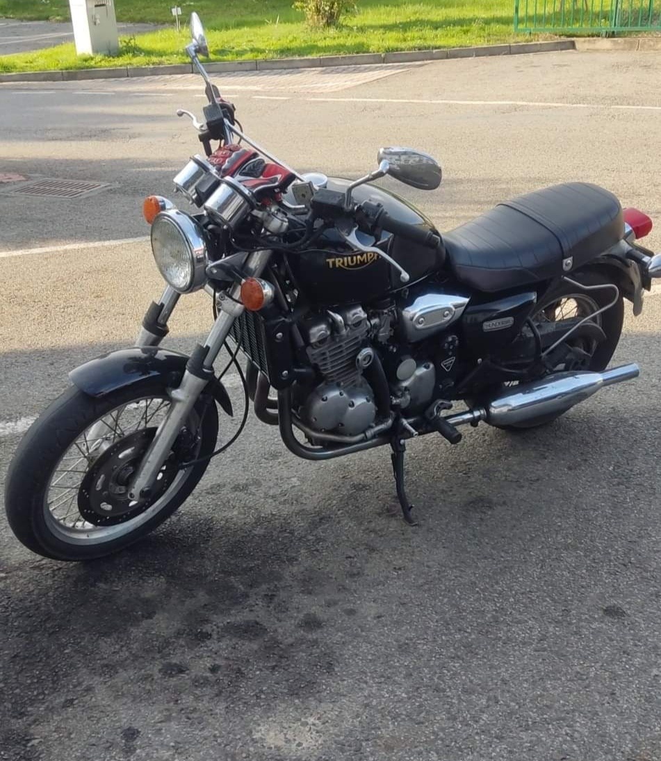 Triumph Thunderbird 900