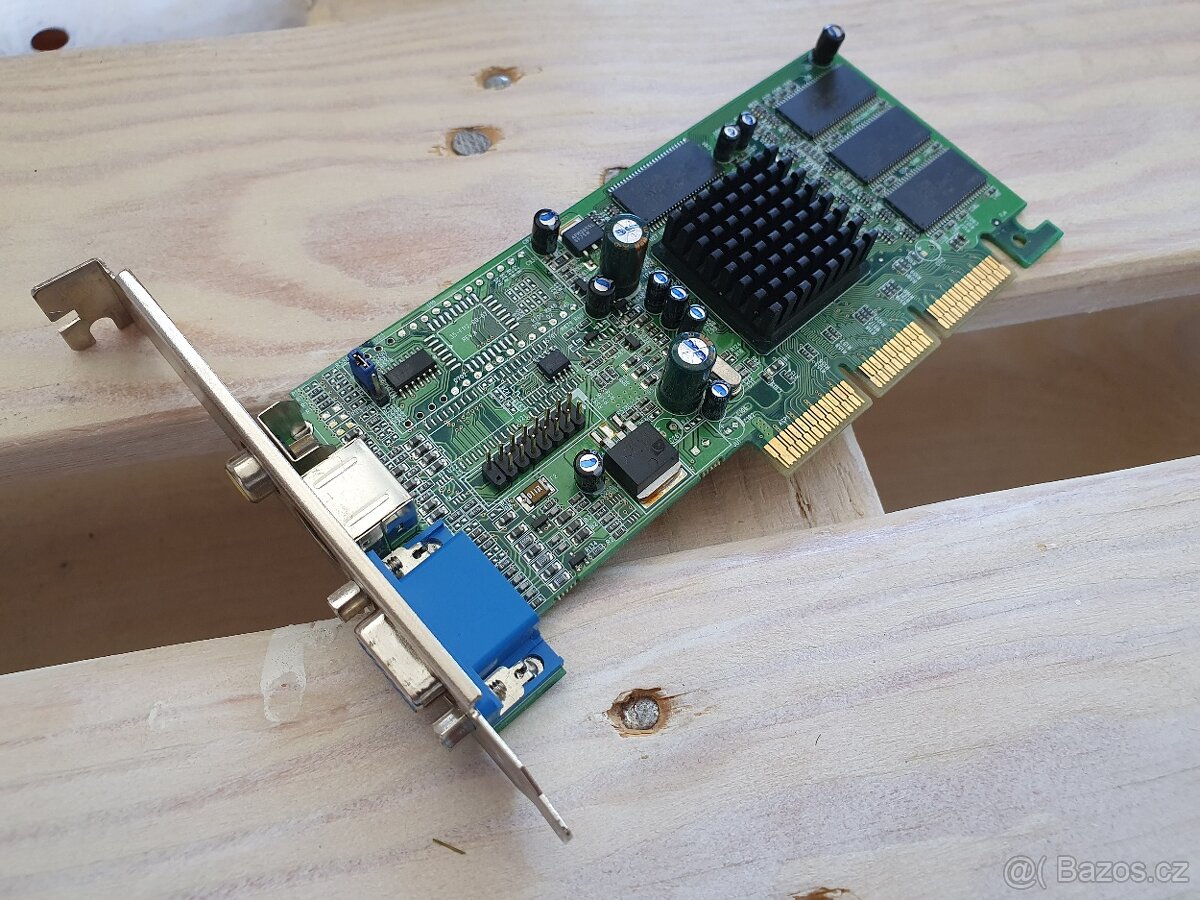 Ati Radeon 7000 - 64MB (rok 2001)