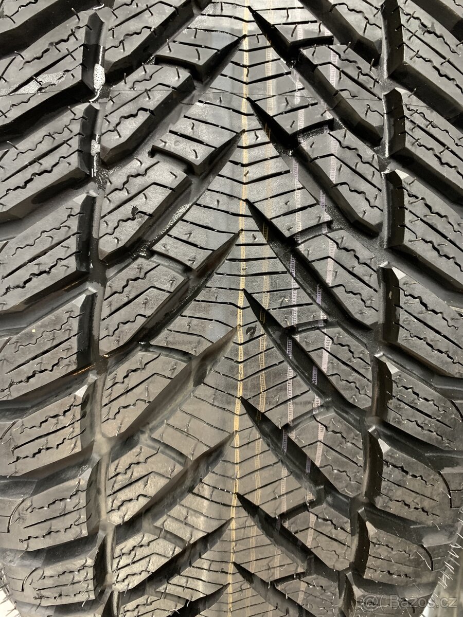 Nová GOOD YEAR 235/55 R17 103V Wrangler