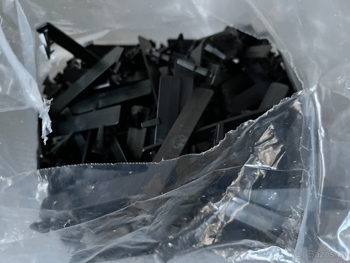 Rehau upevňovací skoba 12392031001 125ks