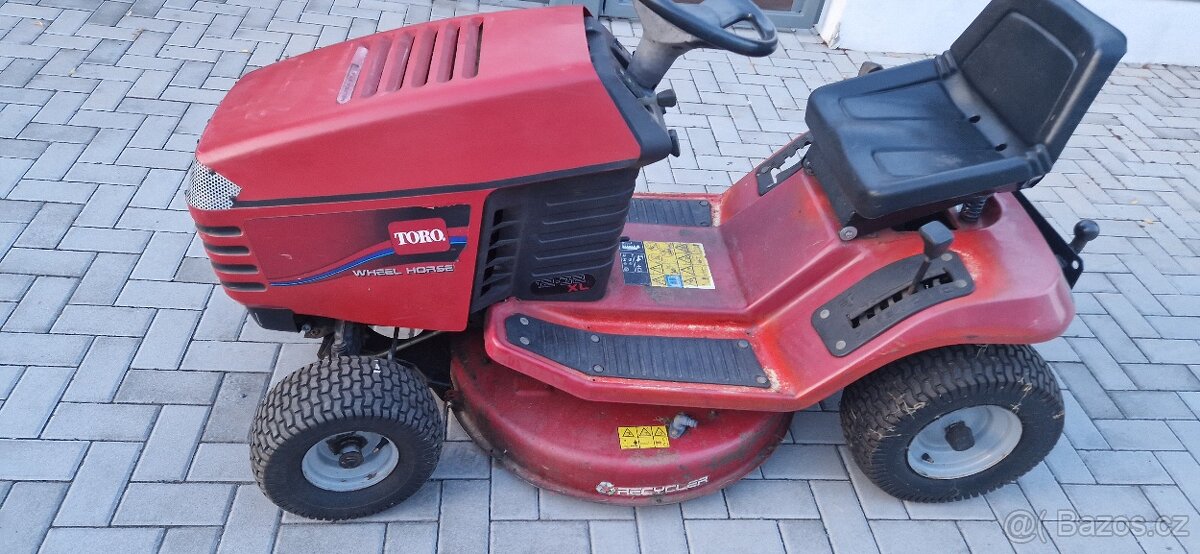 Zahradní traktor TORO B&S 12,5HP