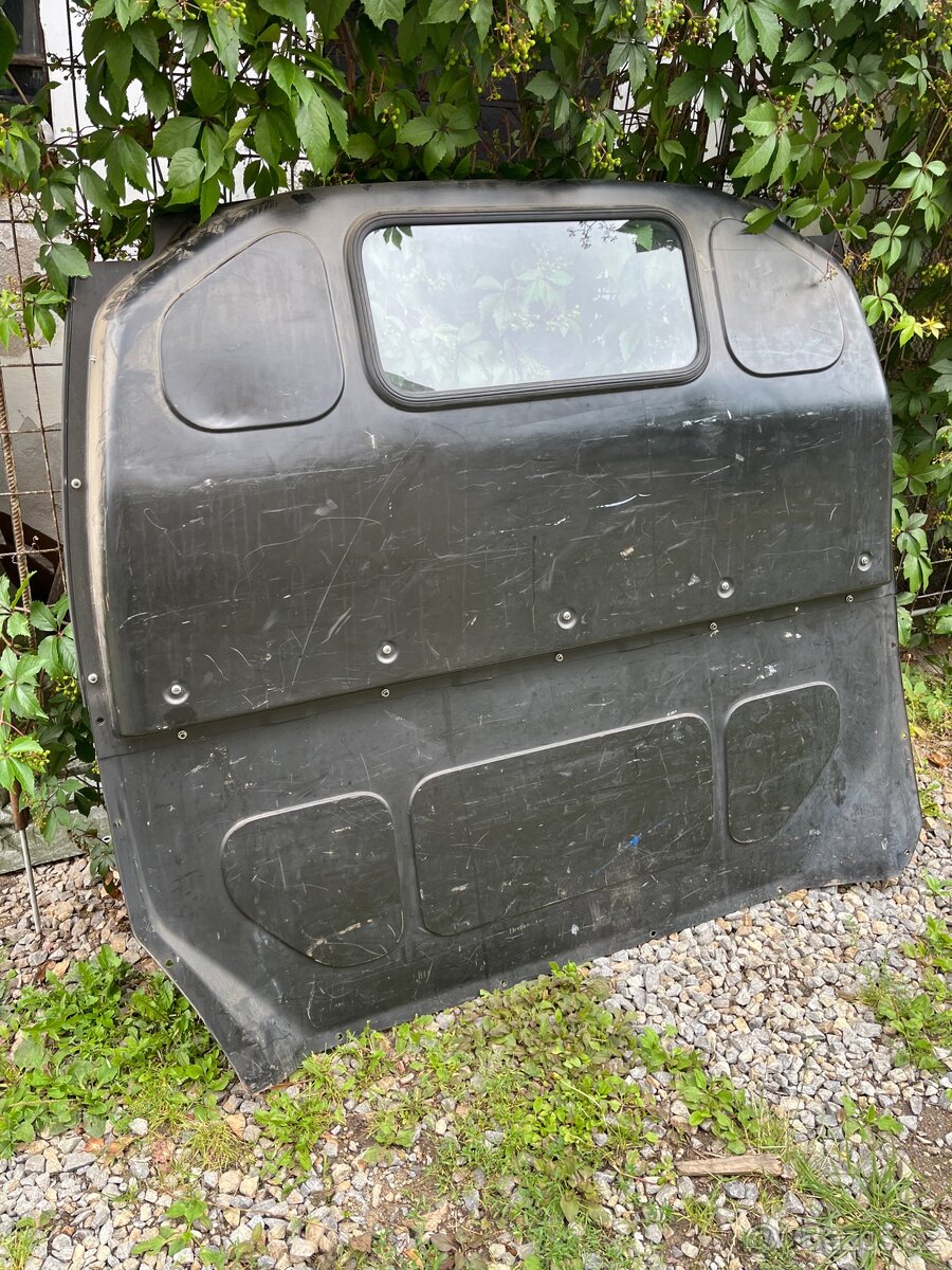 VW T5 příčka za řidiče