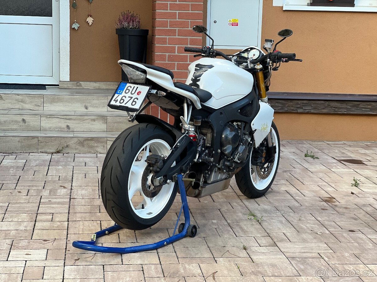 YAMAHA R6 -STREET-BIKE-
