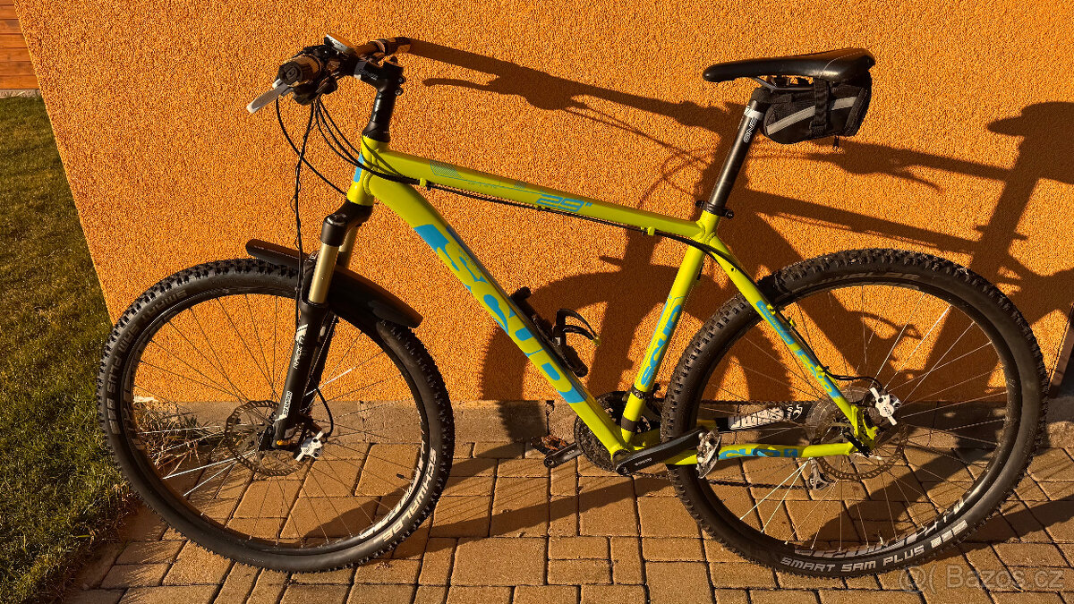 Horské trekové kolo SCUD 21"