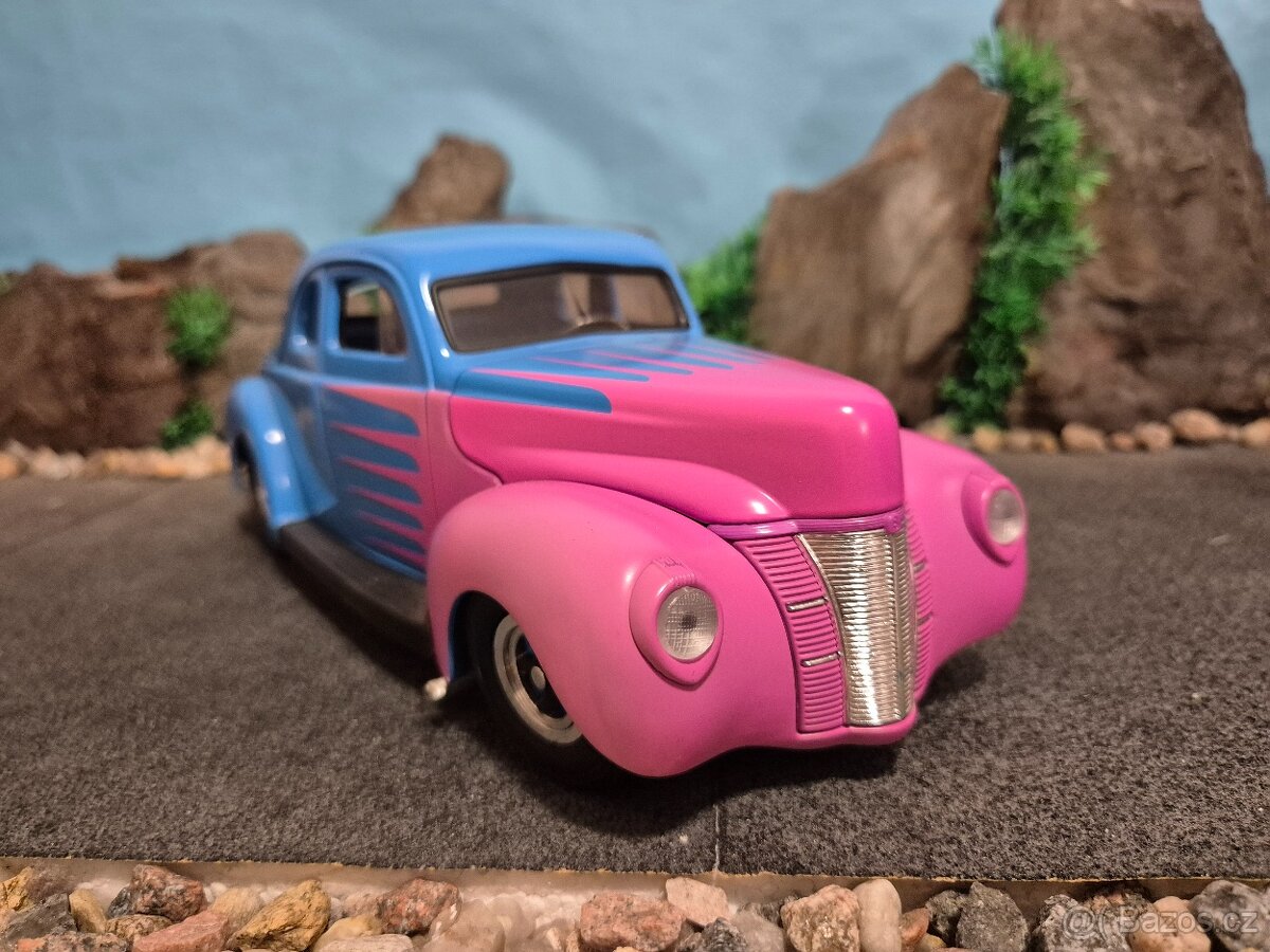 Prodám model 1:18 Ford Deluxe