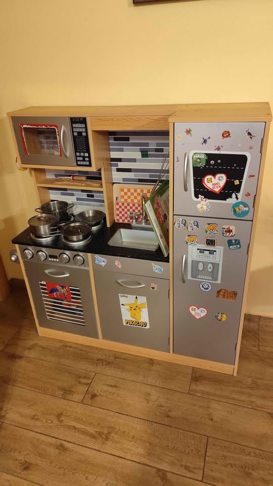 Dětská dřevěná kuchyňka + příslušenství