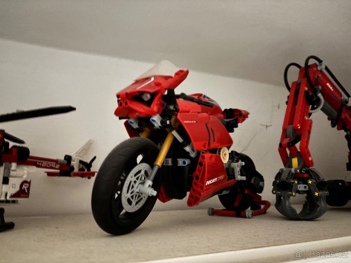 Prodám Lego technic 42202