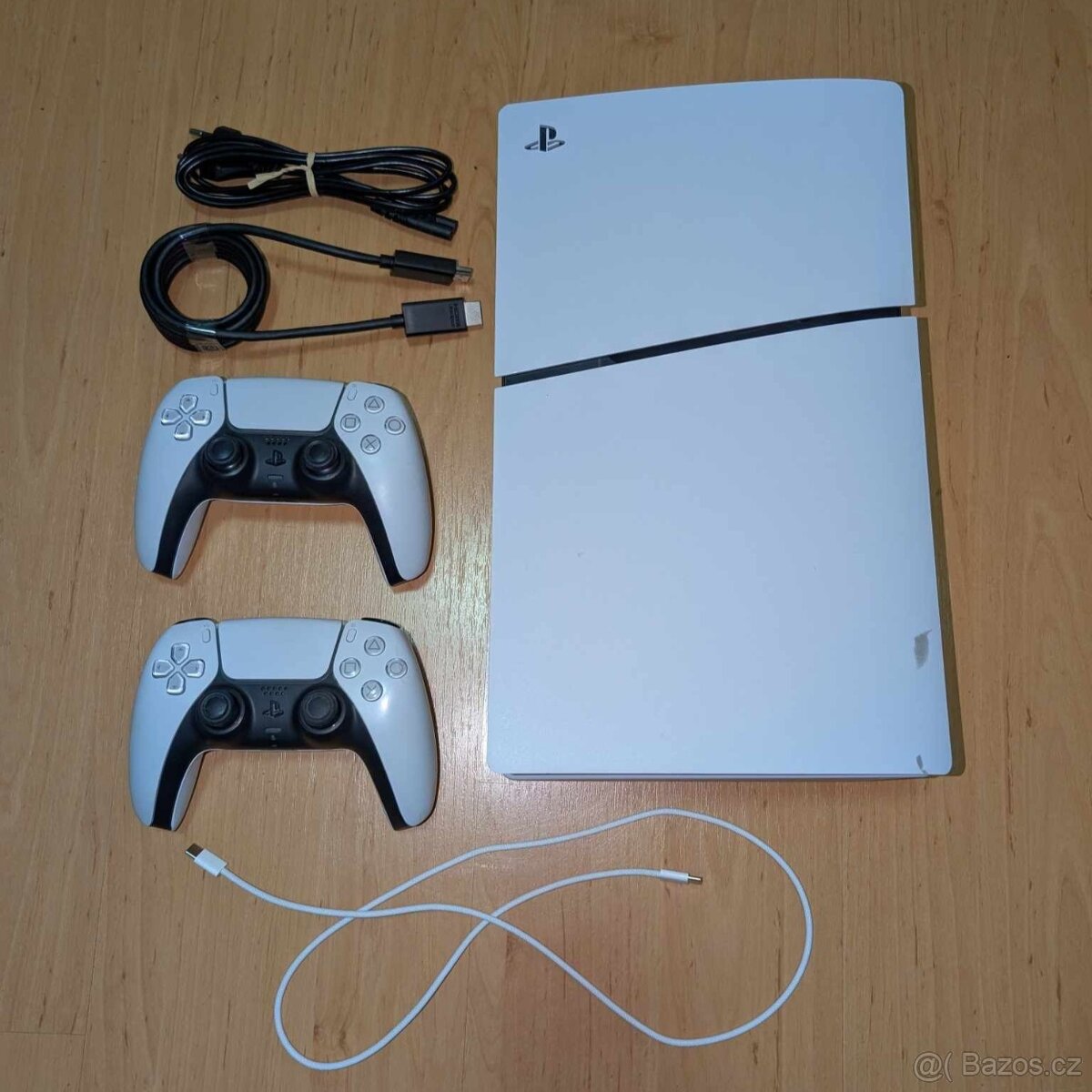 PS5 Slim 1TB verzia s mechanikou + 2x DualShock ovládač