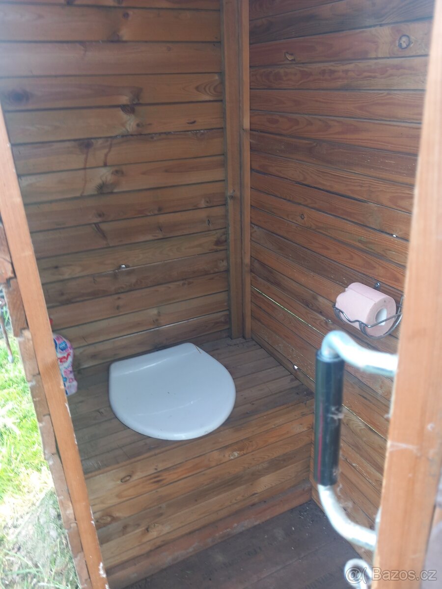 Zahradní toaleta / kadibudka.