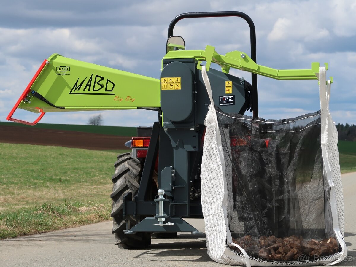 Štěpkovač špalíkovač za traktor s řemenovým převodem