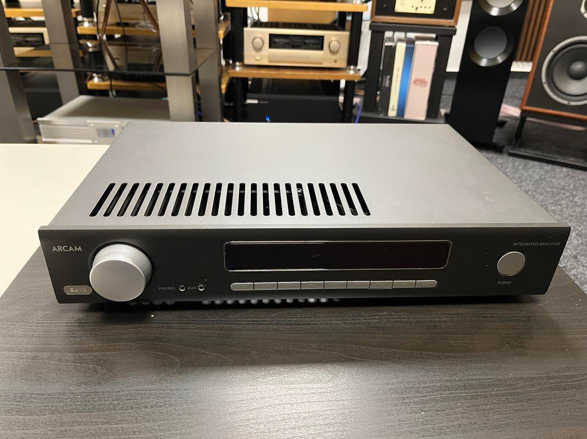 Zesilovač Arcam HDA SA10.